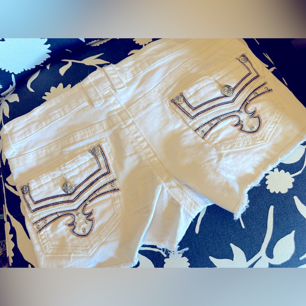 White Jean Shorts with Sporty Design Rebel & Soul Size 7